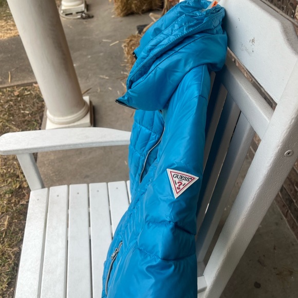 Guess bubble coat. It don’t have a hoodie attached. - Picture 2 of 5